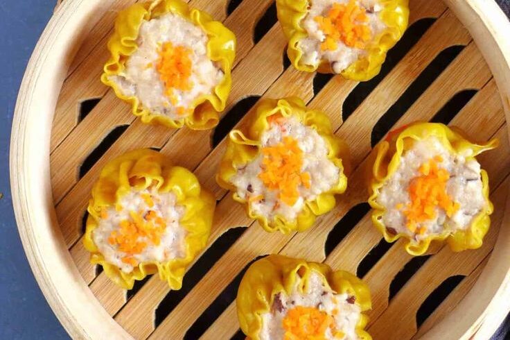 , particularly prevalent in Northern China. These delicacies are crafted from a thin dough that encases a filling of minced meat and/or finely chopped vegetables. Common fillings include minced pork, diced shrimp, ground chicken, beef, and various vegetables. Dumplings can be prepared through boiling, steaming